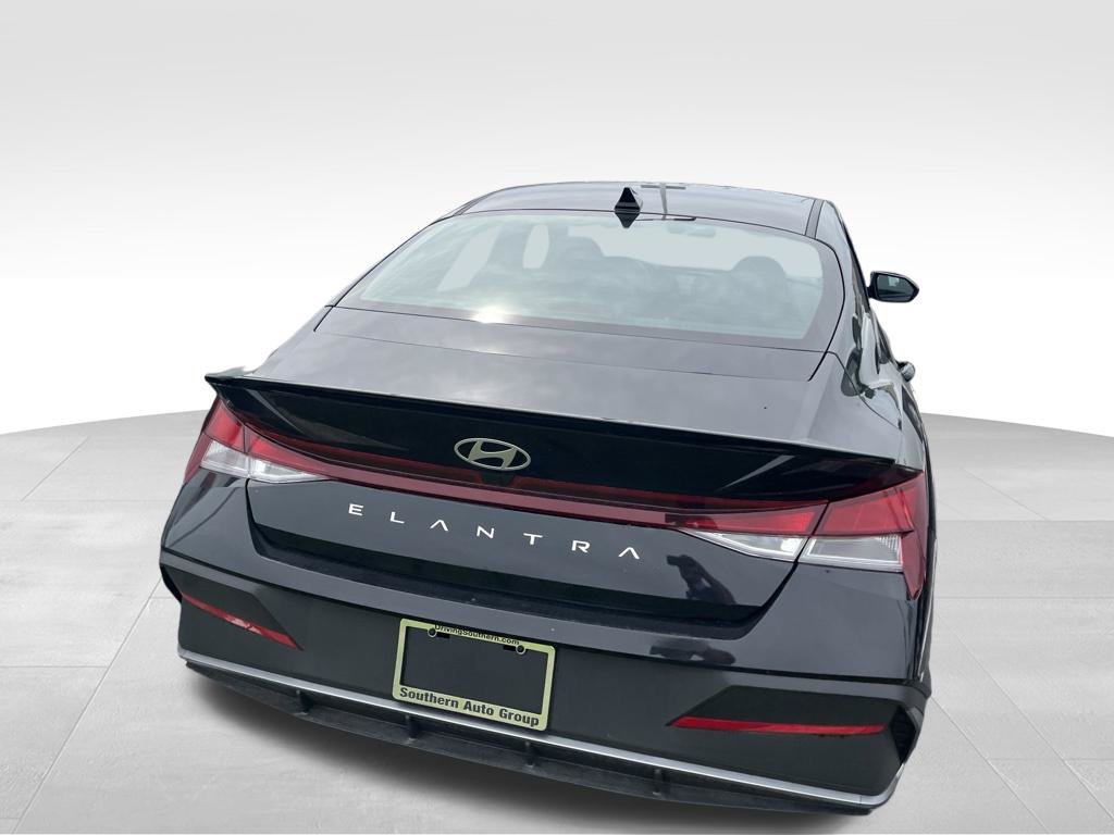 Used 2026 Hyundai Elantra SEL Sport FWD image 5