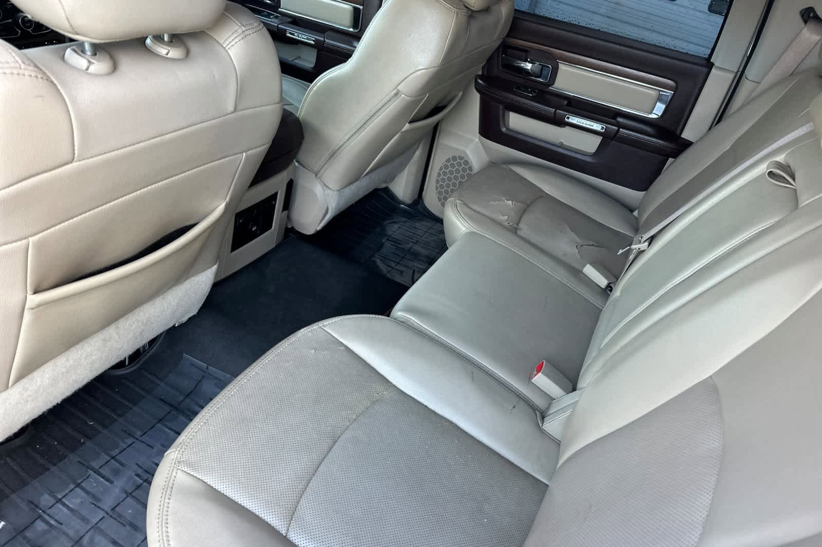 Used 2014 RAM 1500 Laramie w/ Convenience Group AWD/4WD image 4