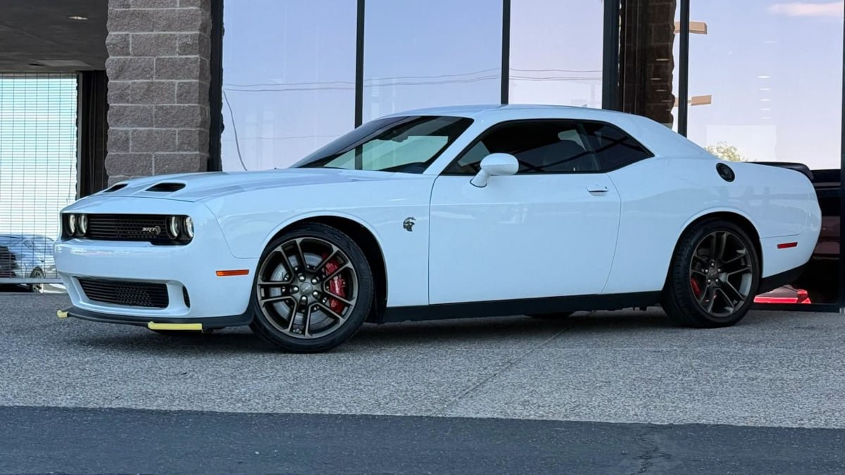 Used 2021 Dodge Challenger SRT Hellcat Redeye RWD image 3