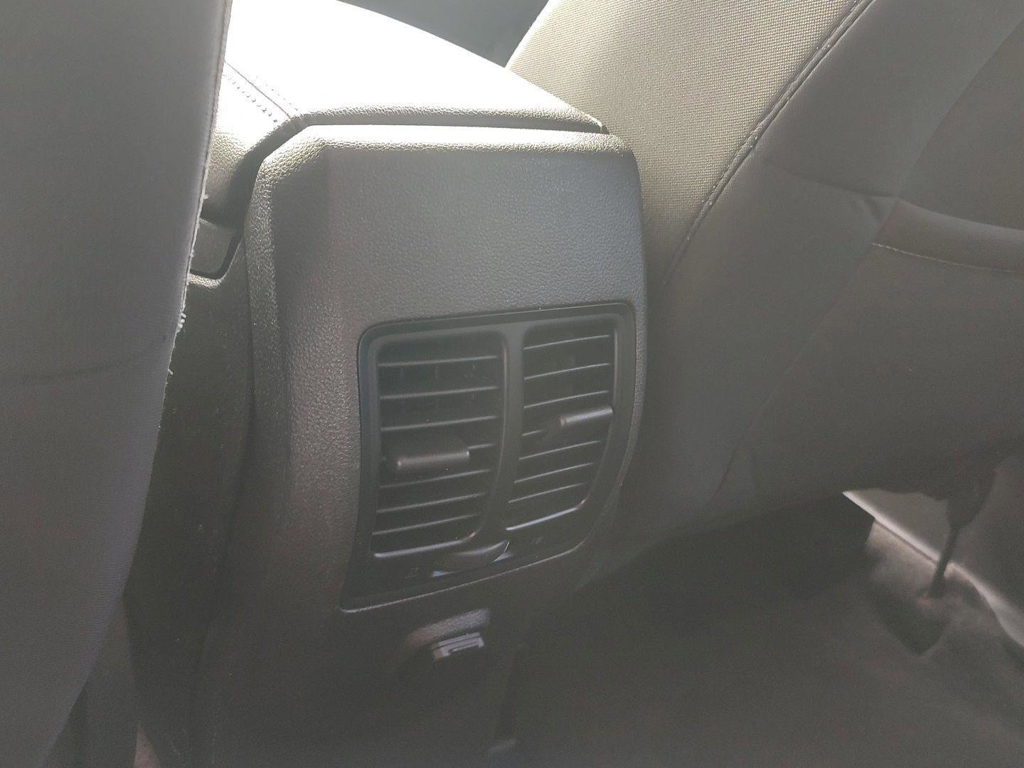 Used 2019 Ford Escape SE image 16