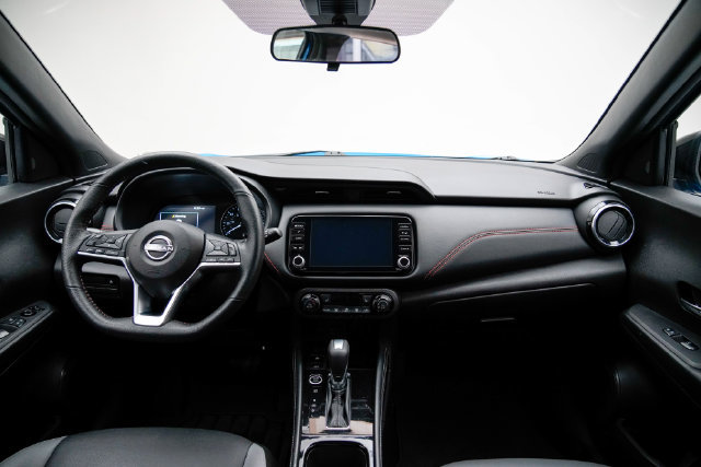 Used 2023 Nissan Kicks SR w/ SR Premium Package FWD image 18
