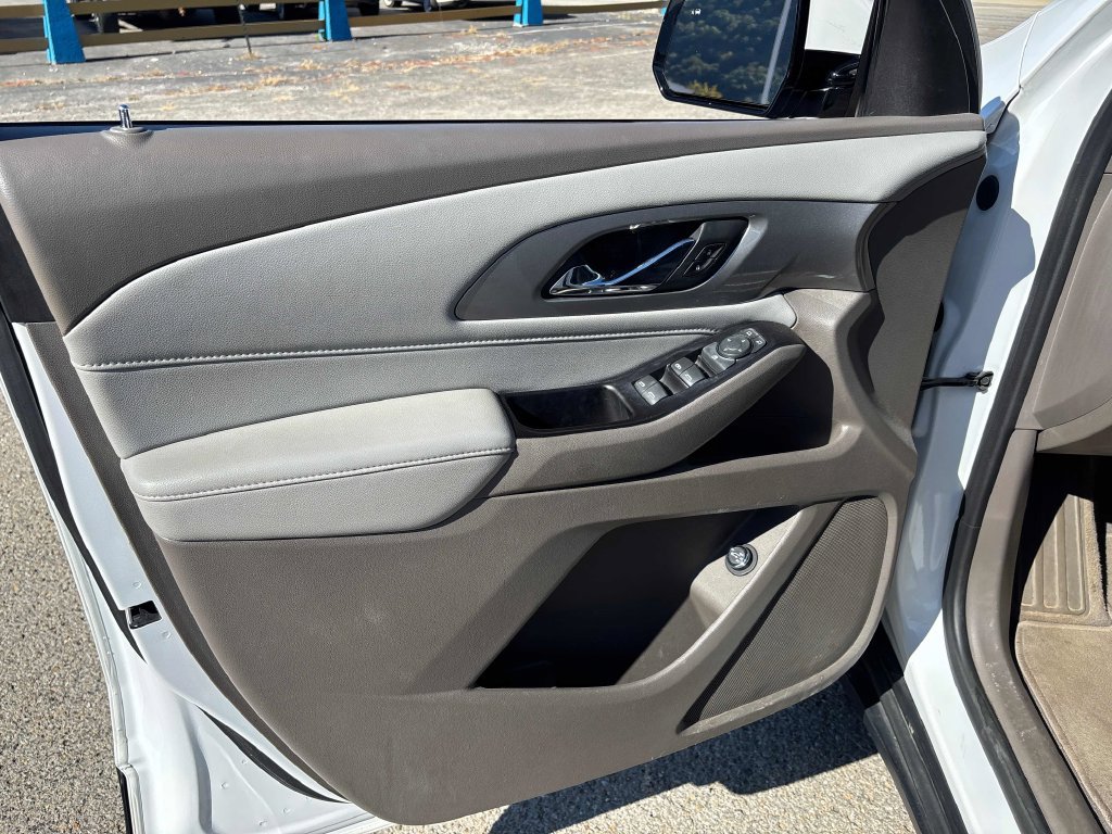 Used 2019 Chevrolet Traverse LT FWD image 9