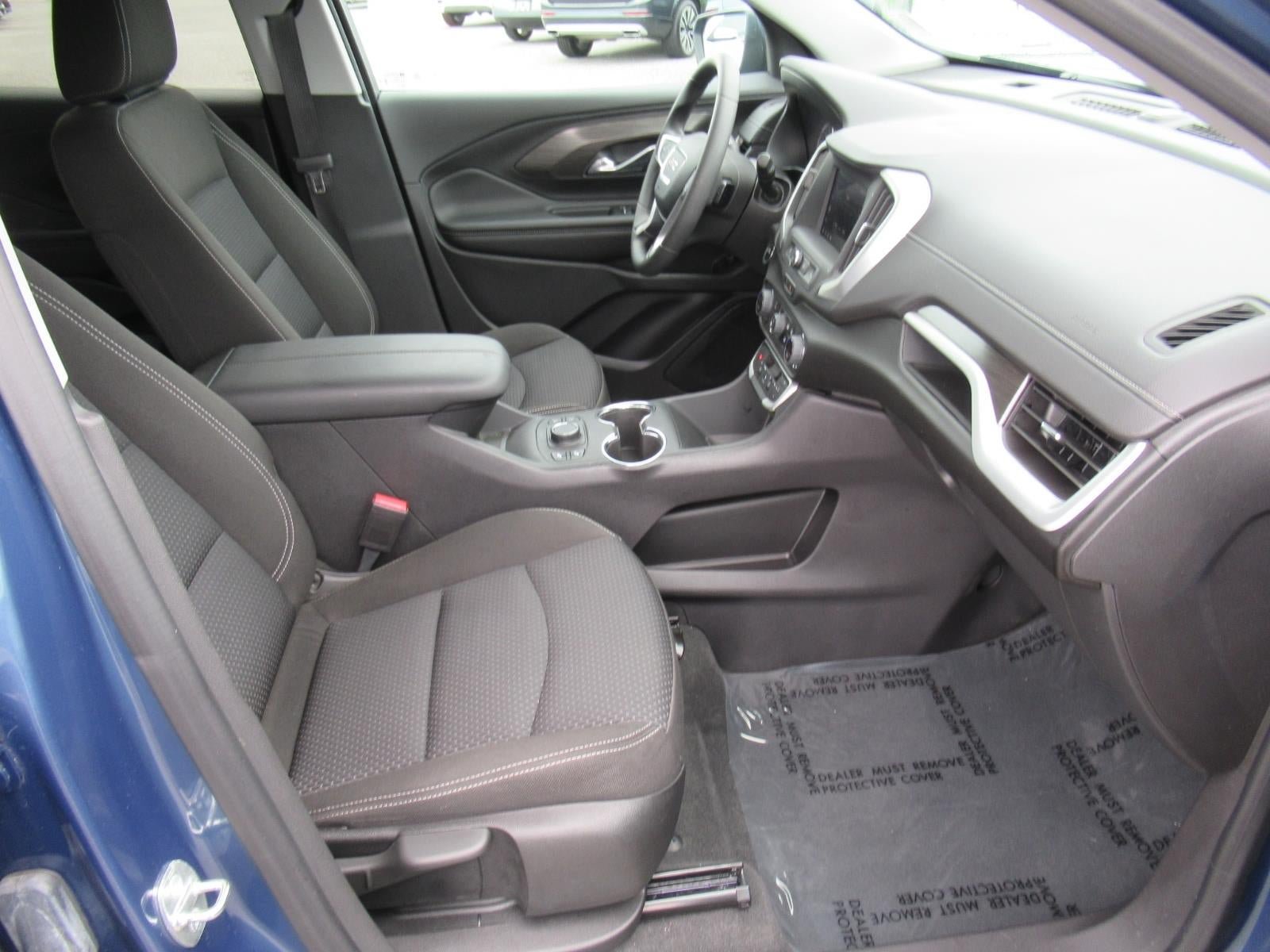 Used 2024 GMC Terrain SLE w/ Driver Convenience Package FWD image 11