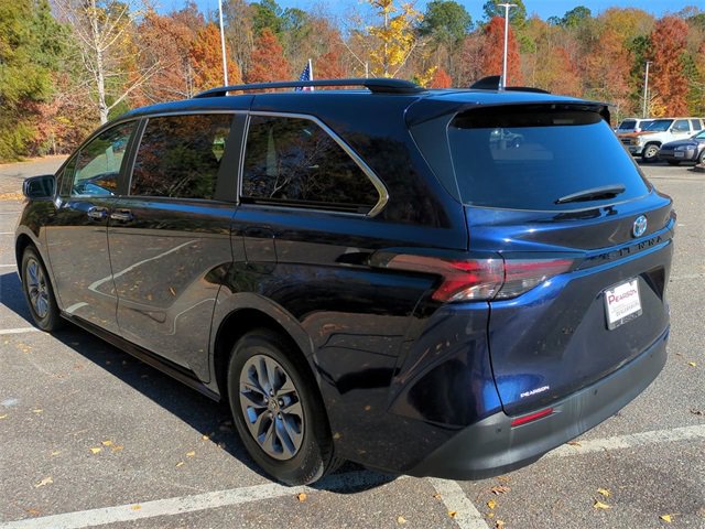 Used 2024 Toyota Sienna XLE image 6