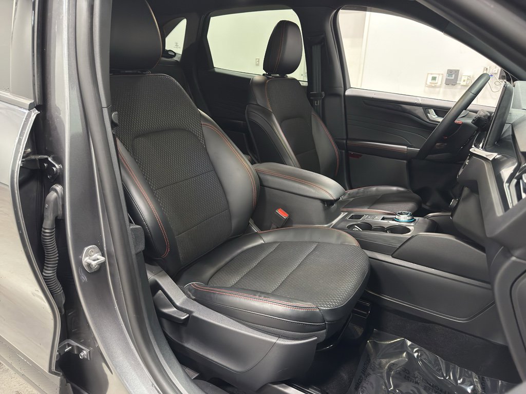 Used 2025 Ford Escape ST-Line w/ Tech Pack #1 image 30