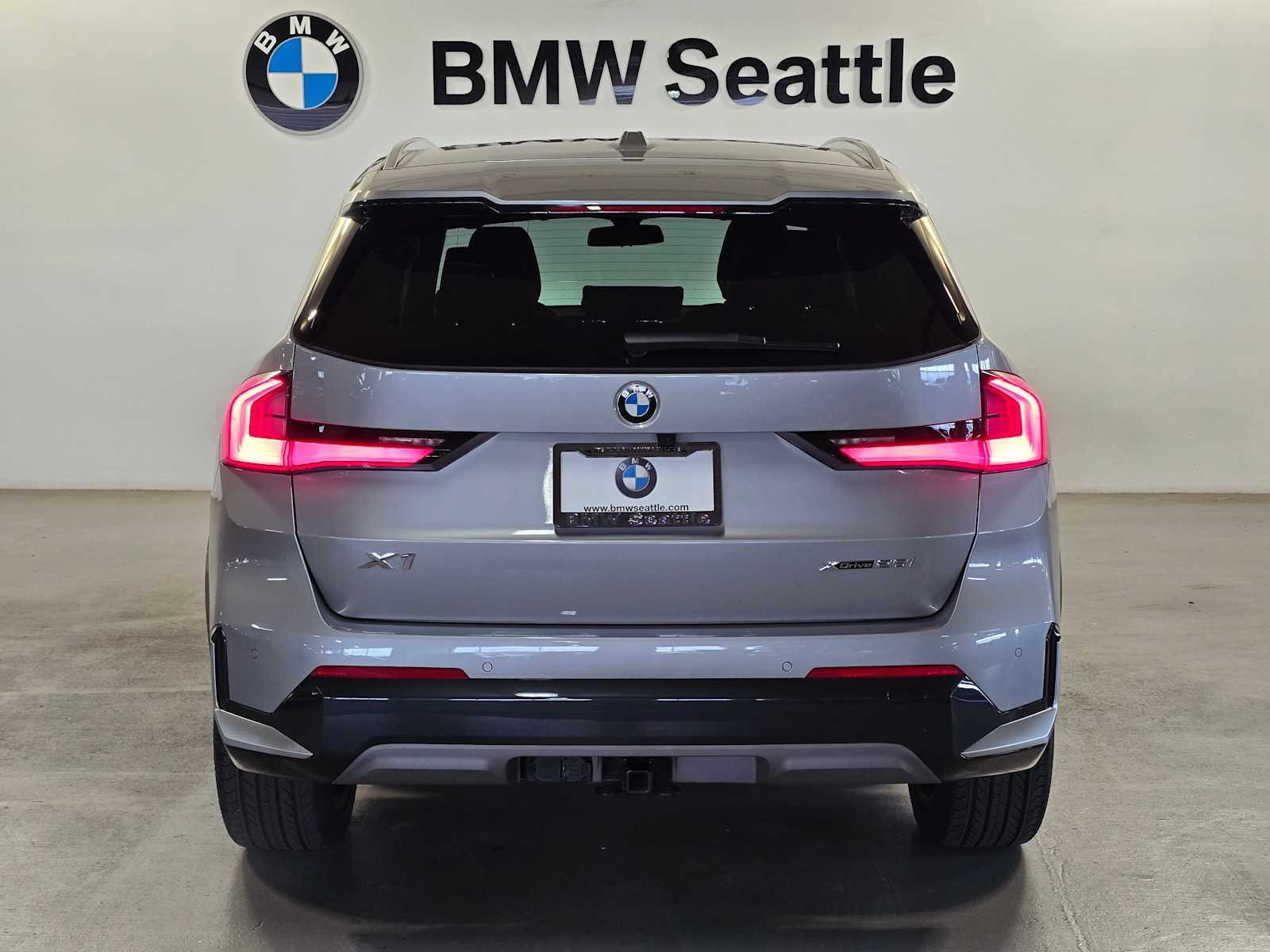 Used 2025 BMW X1 xDrive28i w/ Convenience Package AWD/4WD image 5