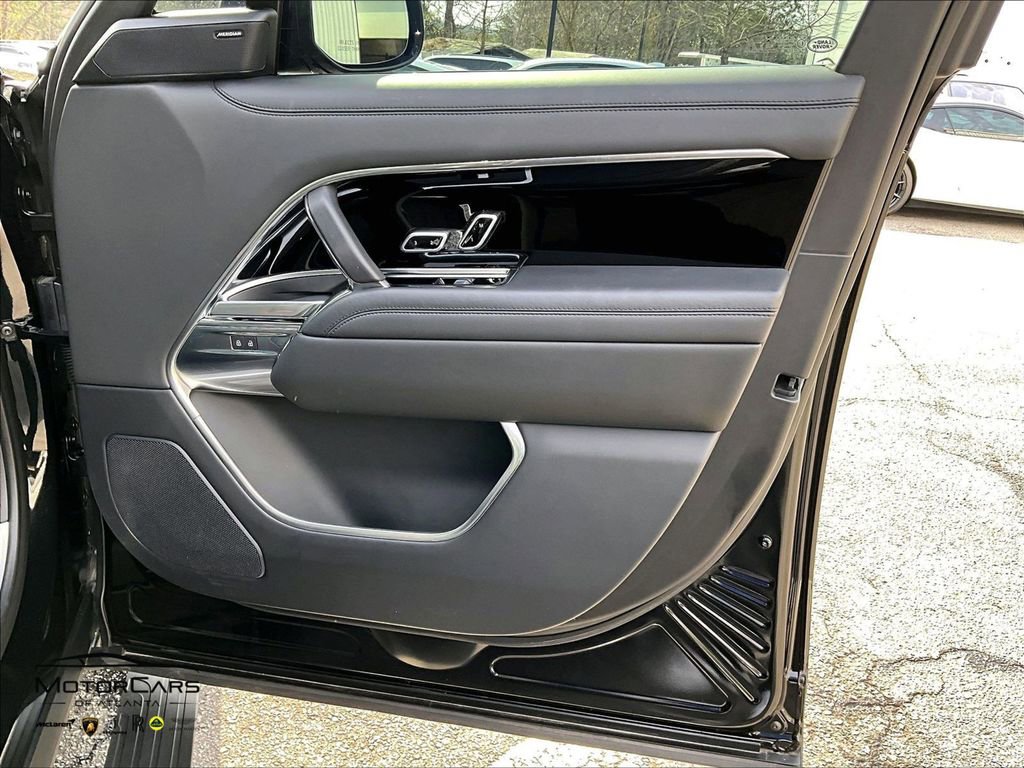 Used 2024 Land Rover Range Rover SE image 21