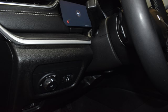 Used 2023 Jeep Grand Cherokee Limited AWD/4WD image 14