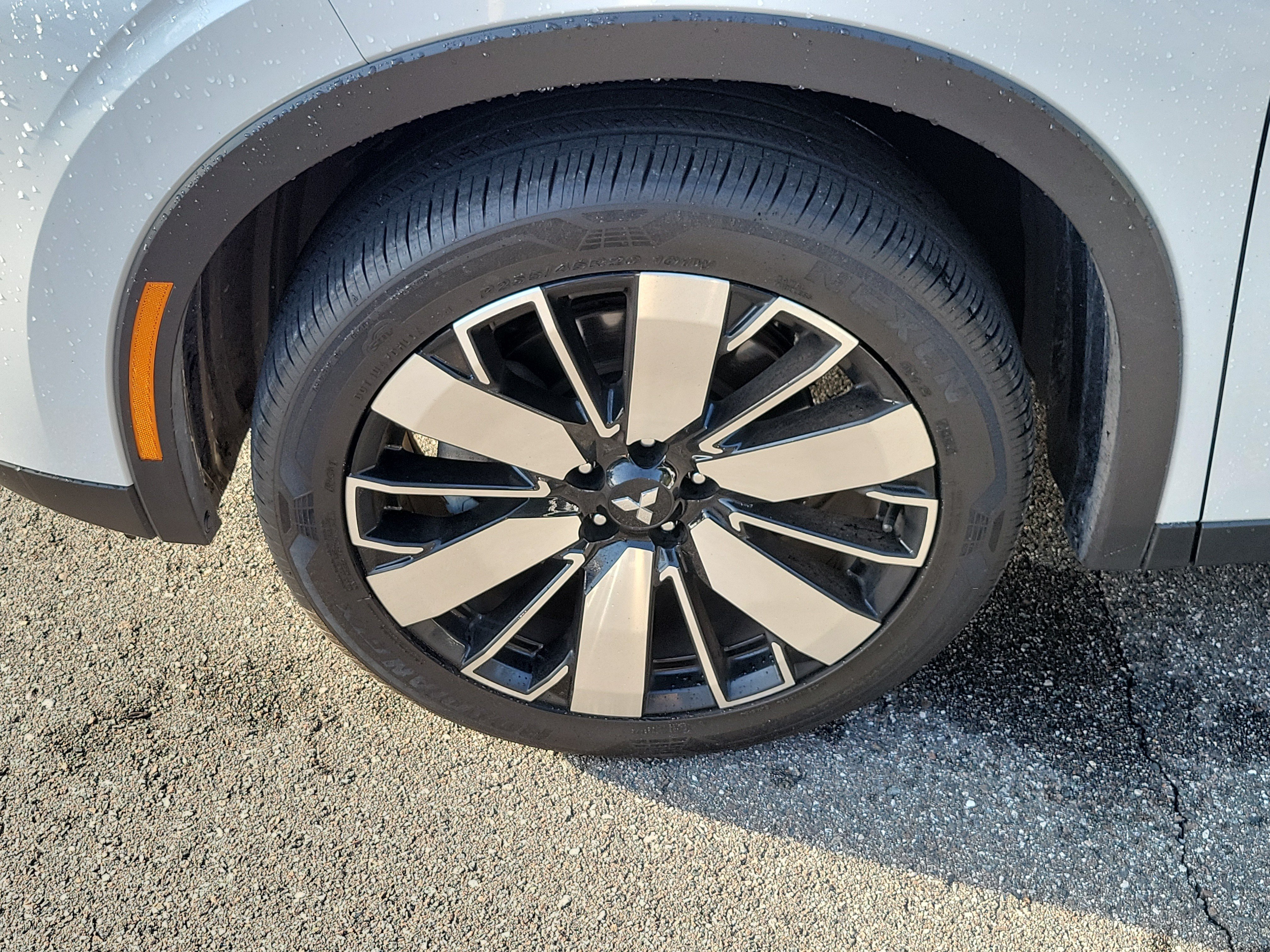 Used 2025 Mitsubishi Outlander SE FWD image 39