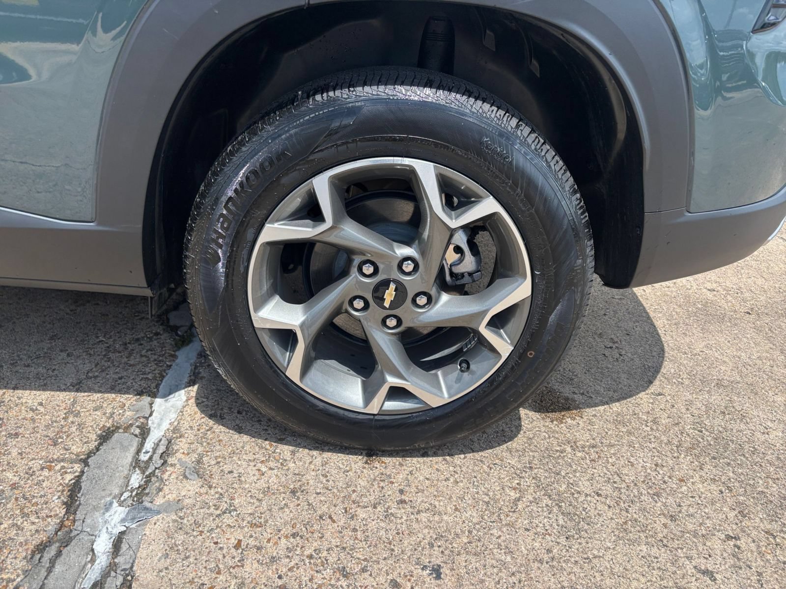 Used 2025 Chevrolet Trax LT FWD image 29