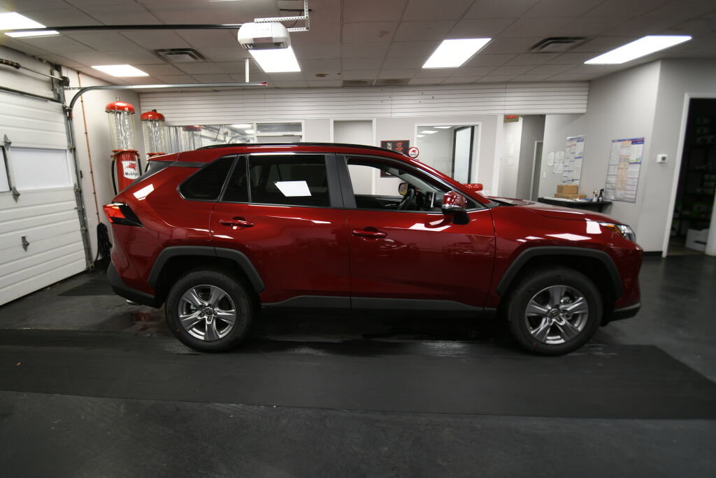 Used 2025 Toyota RAV4 XLE w/ Convenience Package image 10