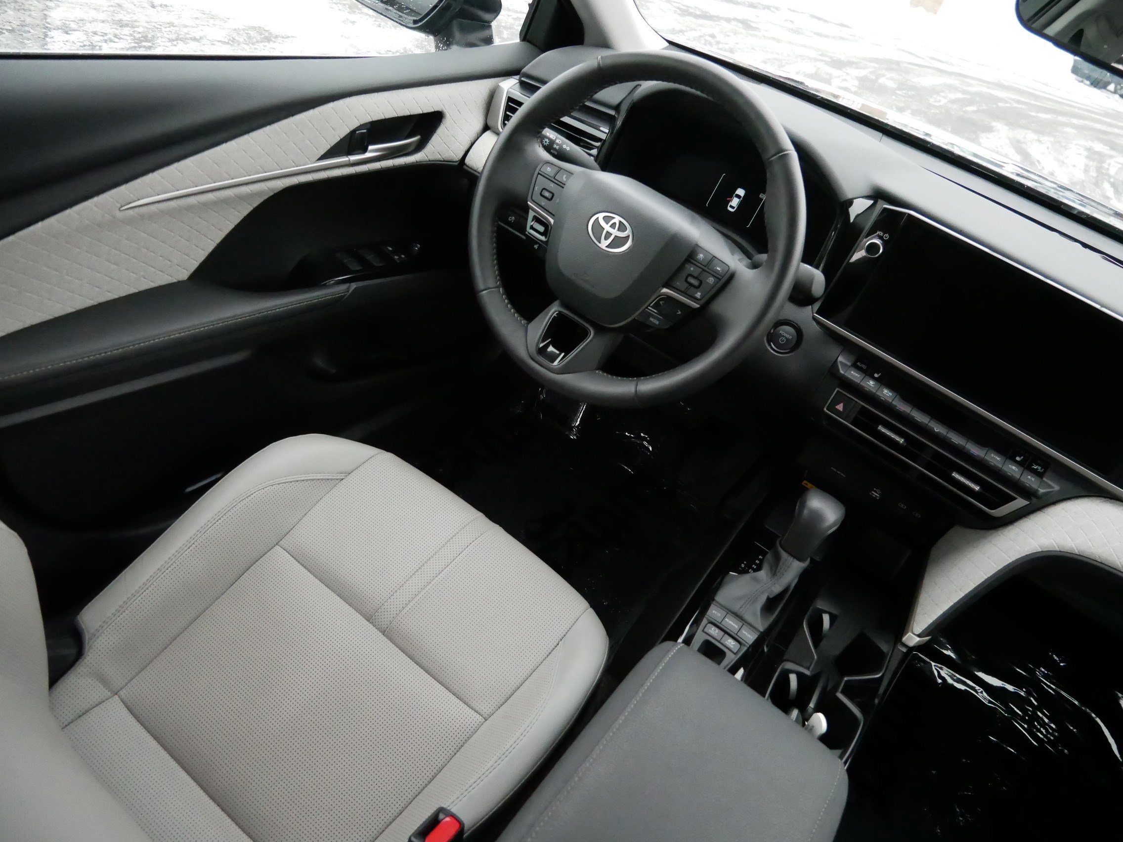 Used 2025 Toyota Camry XLE image 9