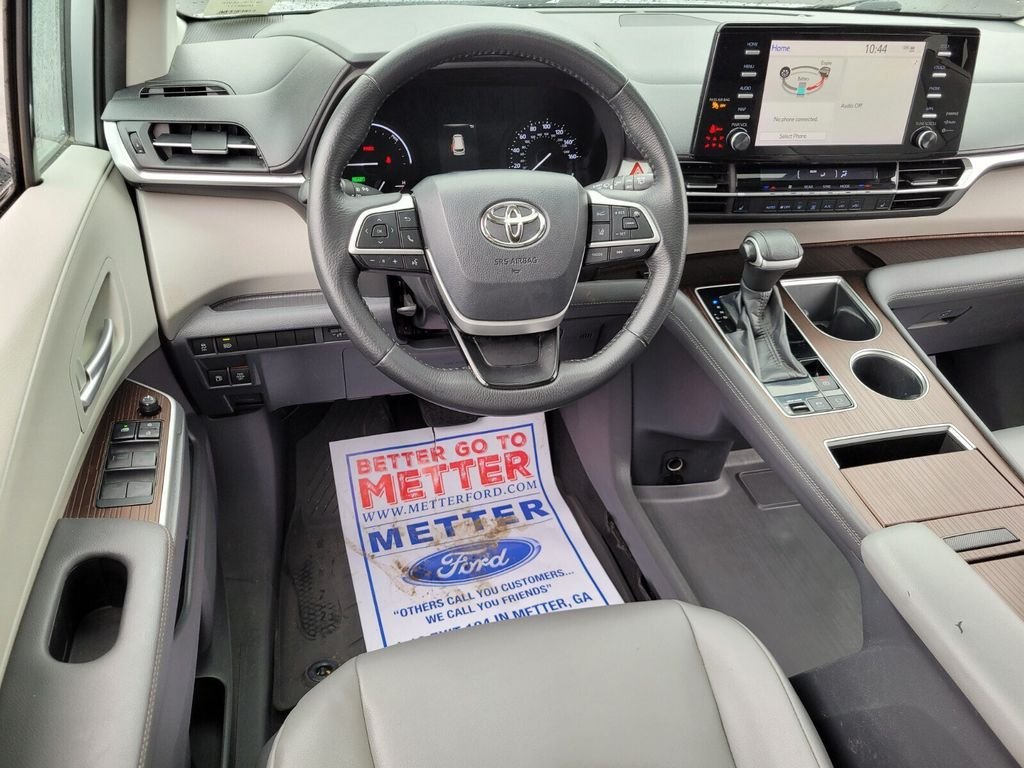 Used 2021 Toyota Sienna XLE FWD image 7