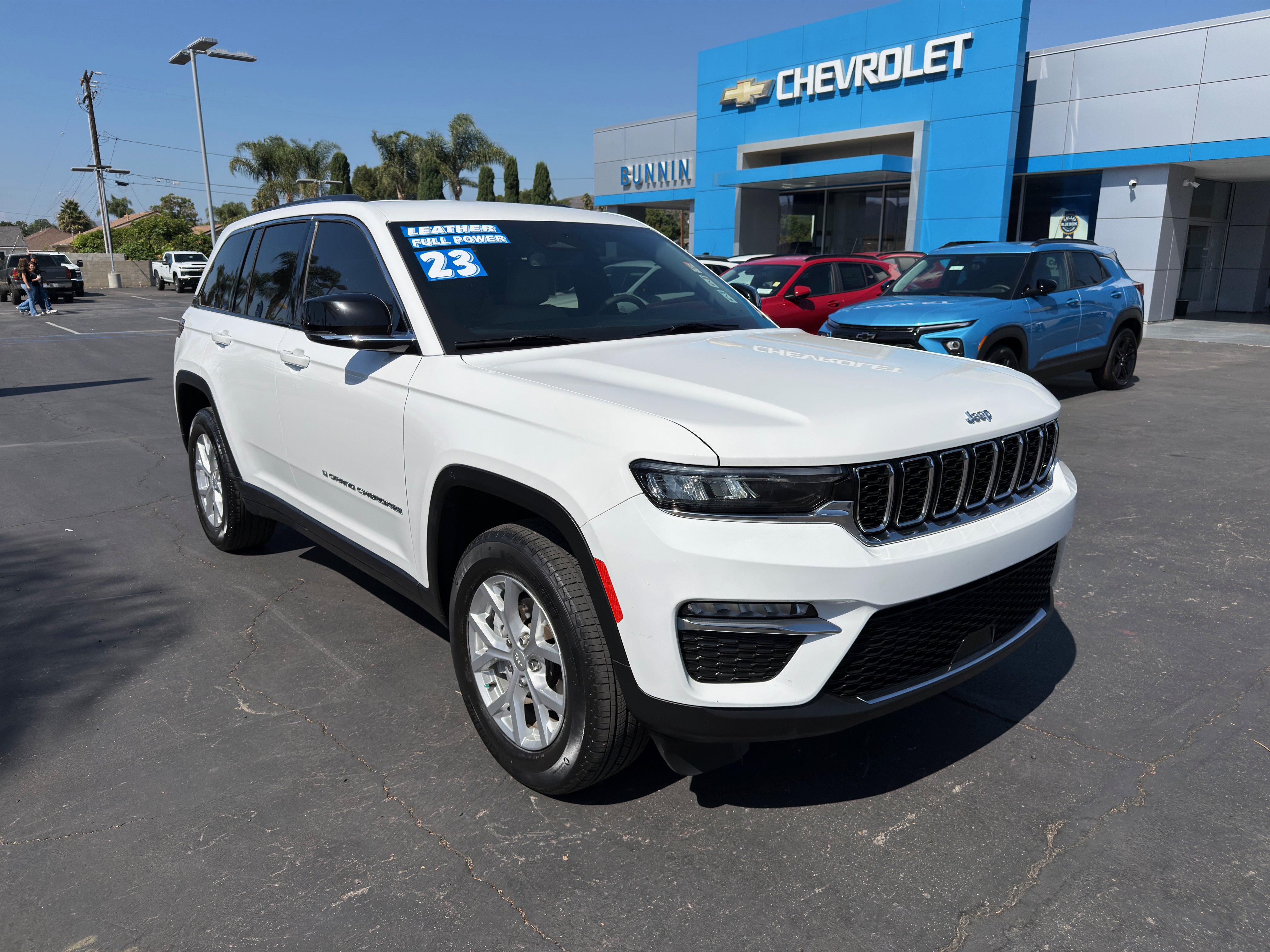 Used 2023 Jeep Grand Cherokee Limited AWD/4WD image 2