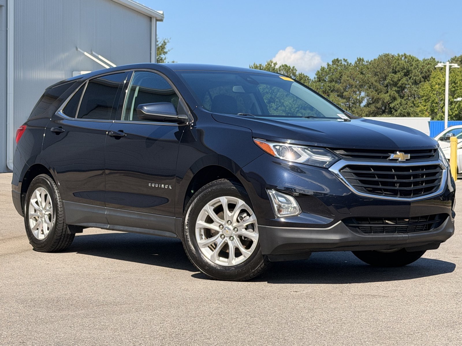 Used 2020 Chevrolet Equinox LT FWD image 2