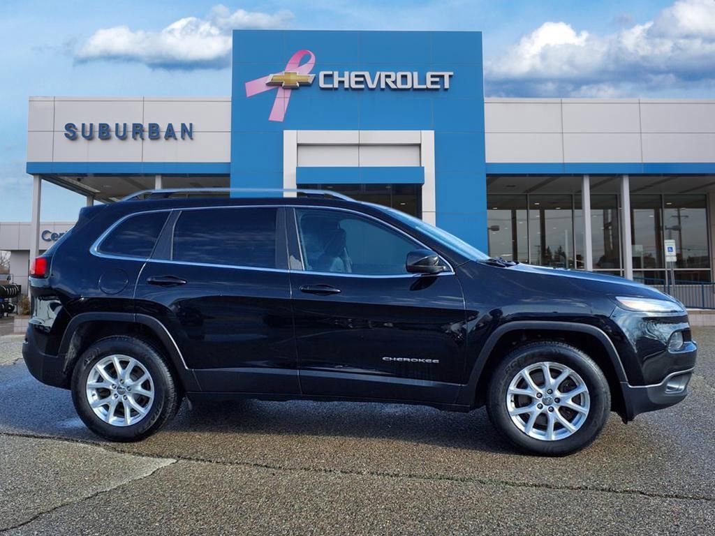 Used 2017 Jeep Cherokee Latitude w/ True North Edition image 4