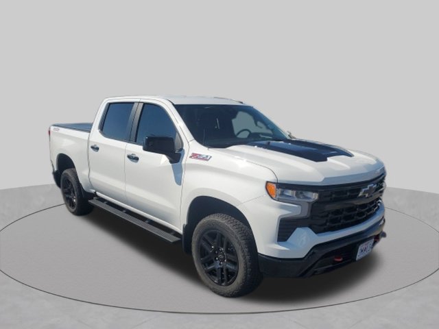Used 2025 Chevrolet Silverado 1500 LT Trail Boss w/ Convenience Package II AWD/4WD image 4