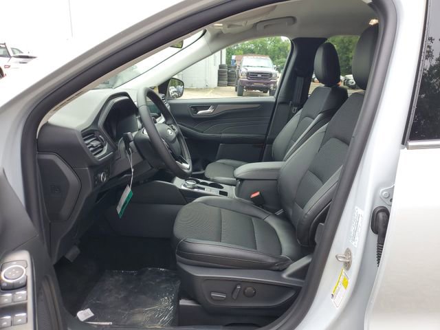 Used 2025 Ford Escape SE w/ Class II Trailer Tow Package FWD image 12