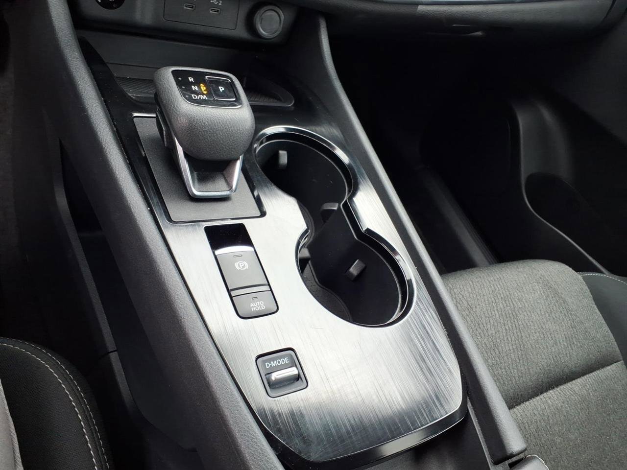 Used 2024 Nissan Rogue SV image 12