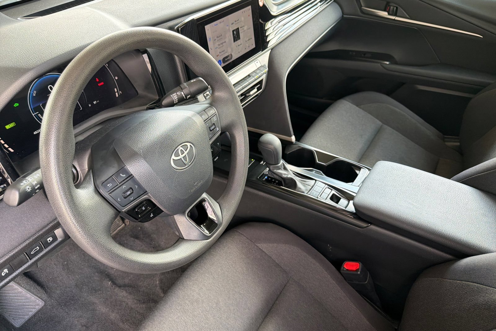 Used 2025 Toyota Camry LE FWD image 12