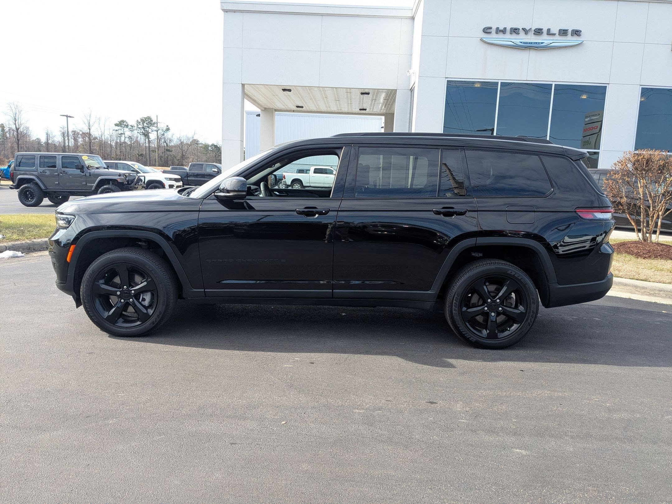 Certified 2025 Jeep Grand Cherokee L Laredo image 8