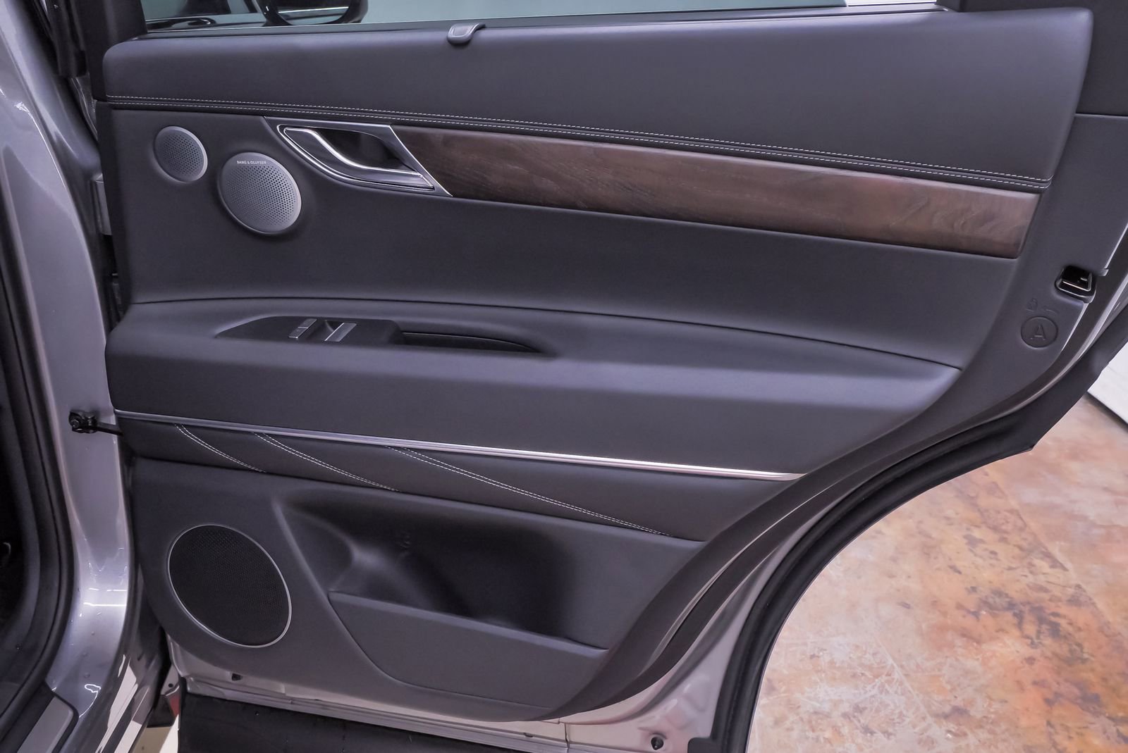 Certified 2025 Genesis GV80 3.5T Advanced image 35