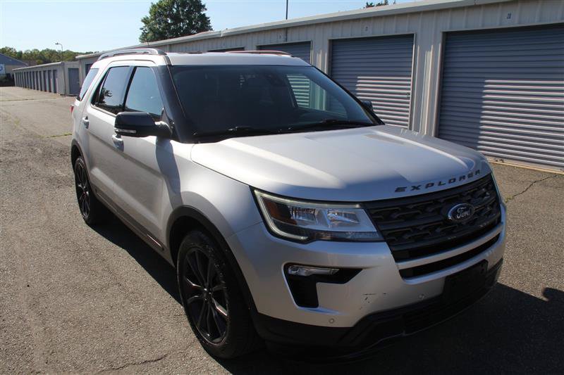 Used 2019 Ford Explorer XLT w/ Equipment Group 202A AWD/4WD image 4