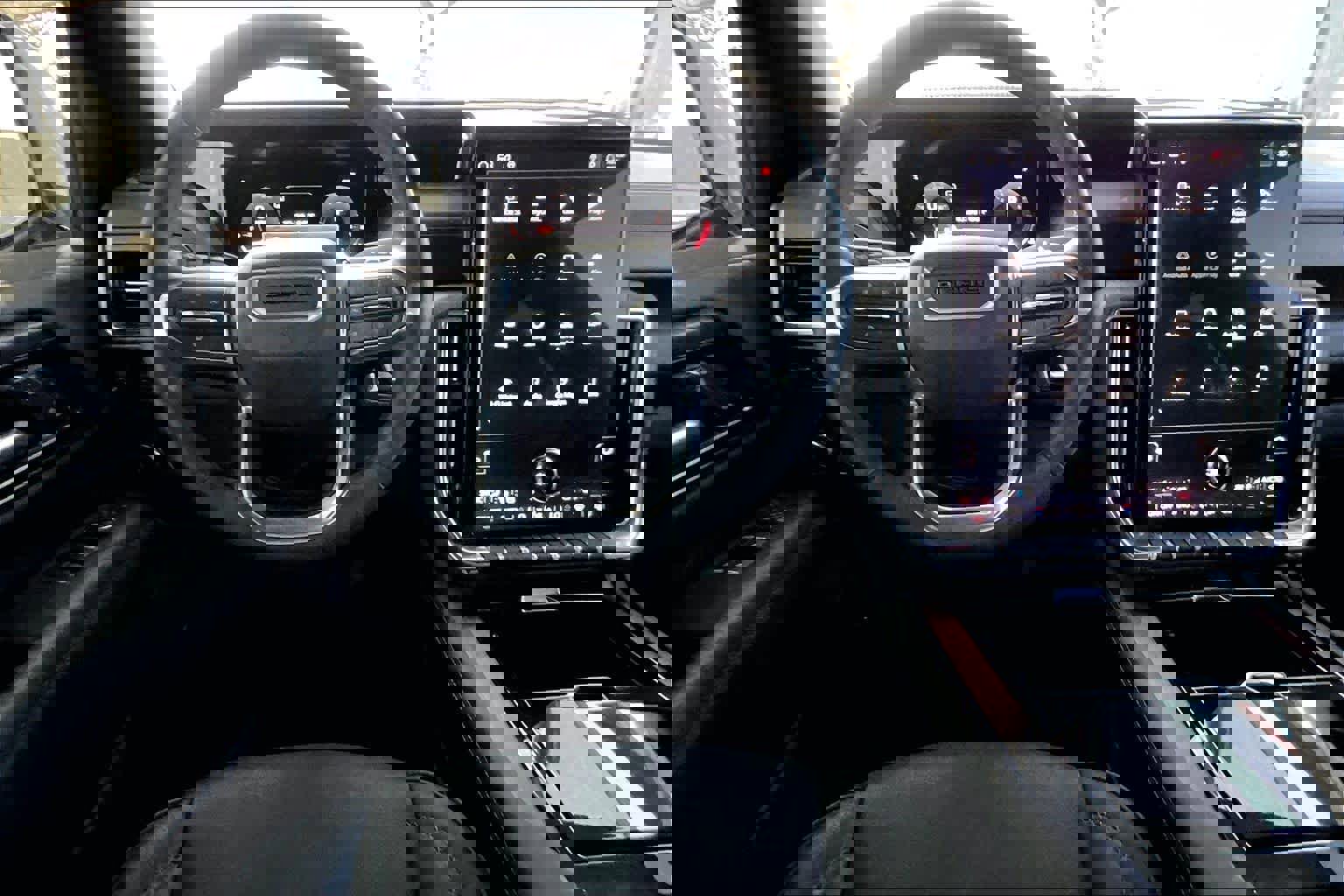 Used 2025 GMC Yukon XL Denali w/ Sun & Power Step Package image 6