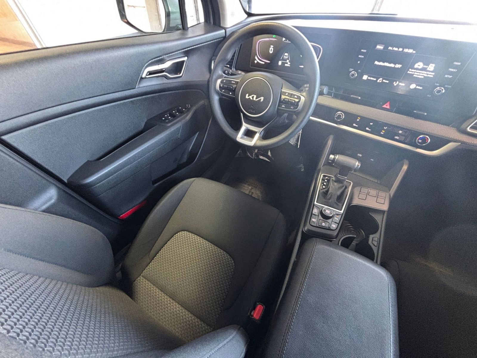 Used 2025 Kia Sportage LX image 37