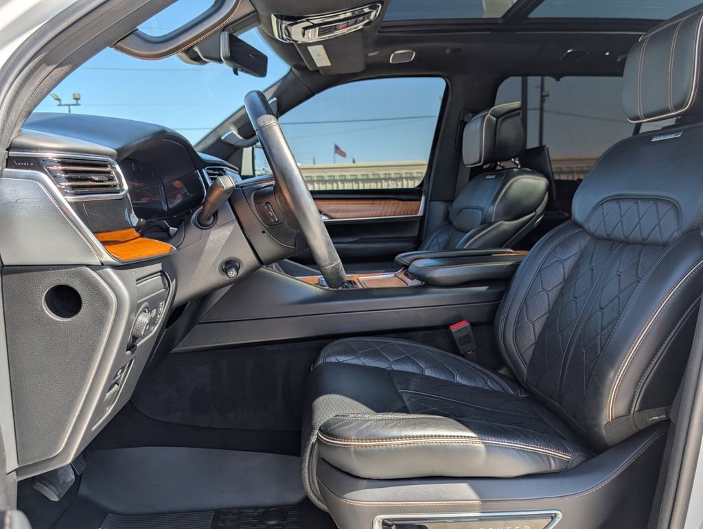 Used 2022 Jeep Grand Wagoneer Series III w/ Rear Seat Video Group 1 image 12