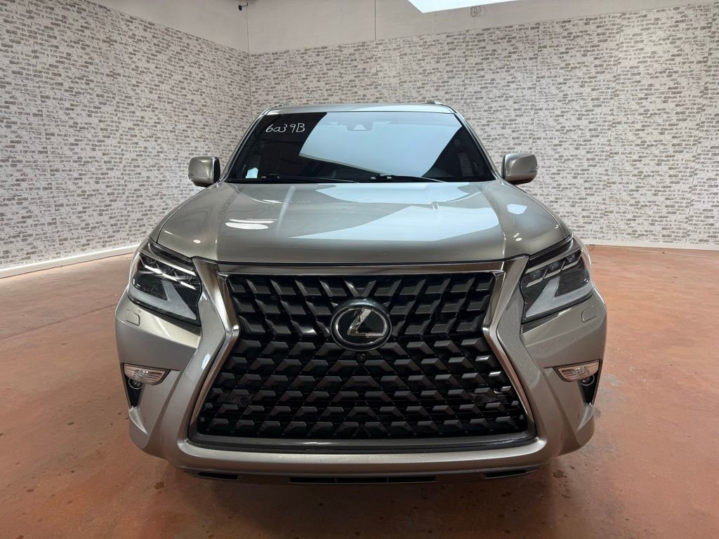 Used 2023 Lexus GX 460 Luxury w/ Accessory Package image 2
