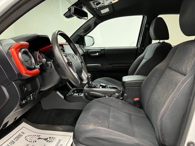 Used 2020 Toyota Tacoma TRD Off-Road w/ Technology Package AWD/4WD image 10