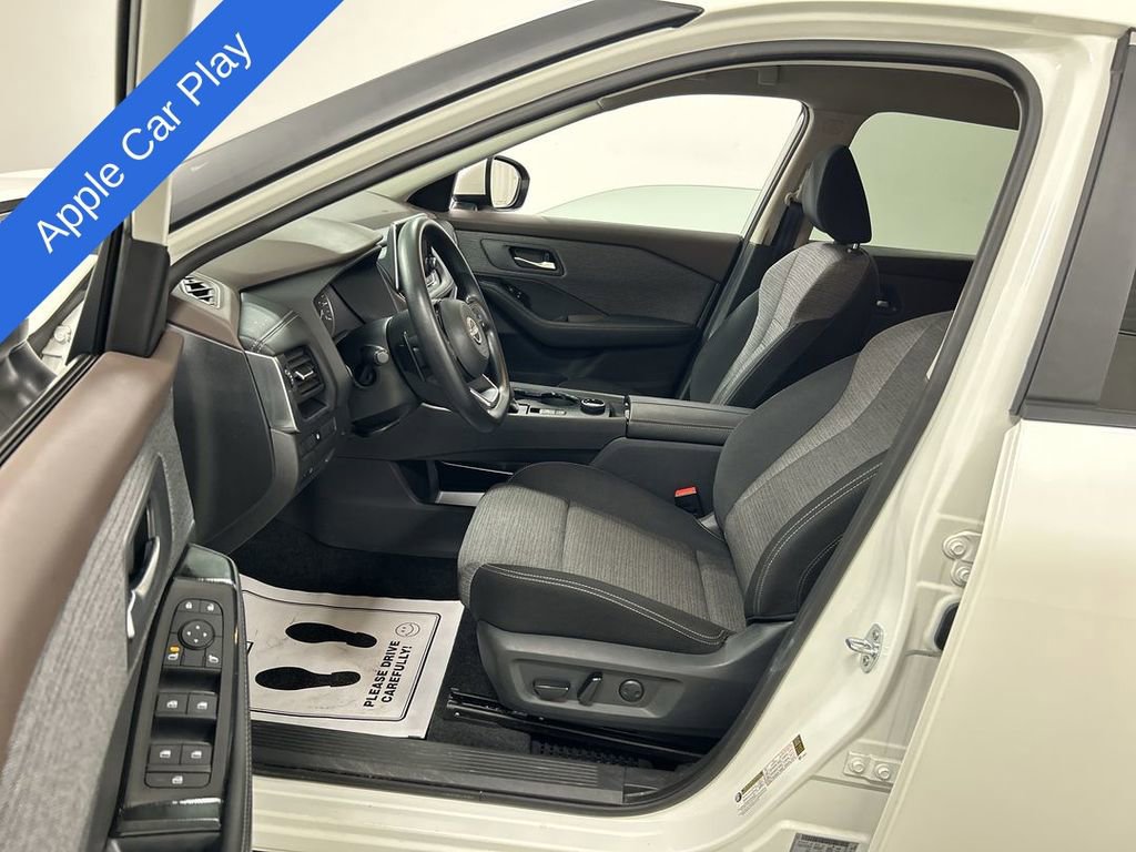 Used 2023 Nissan Rogue SV image 9