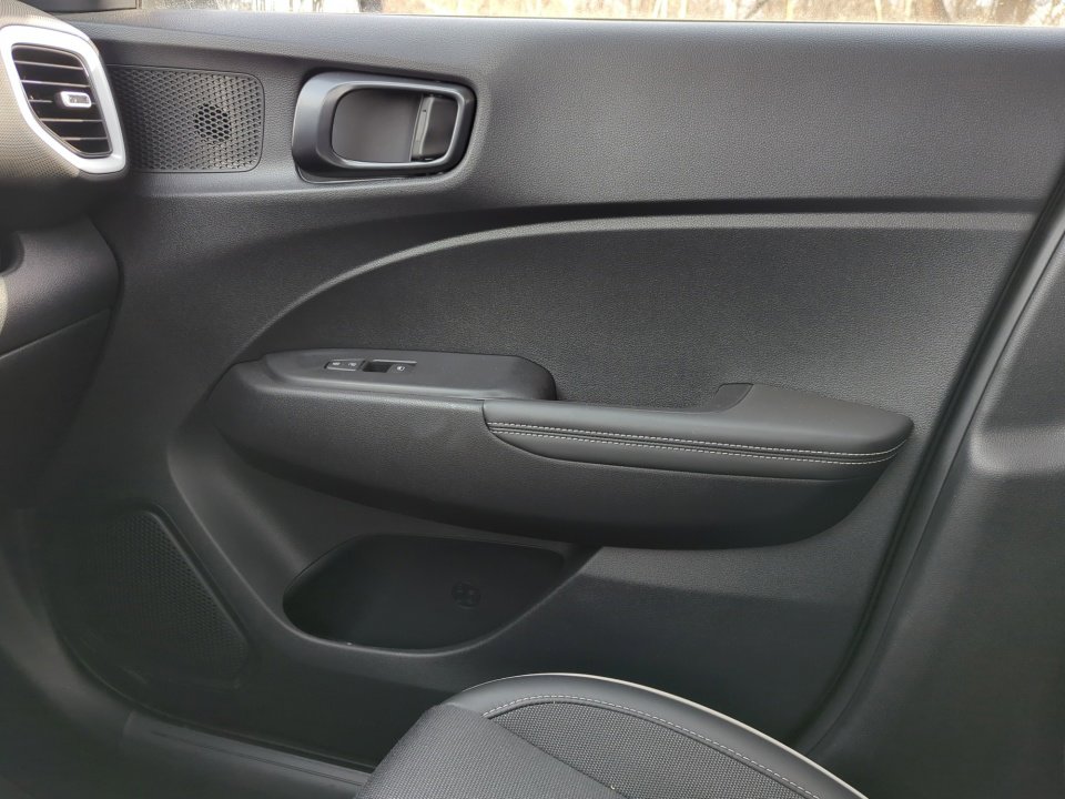 Certified 2025 Hyundai Venue Limited image 35