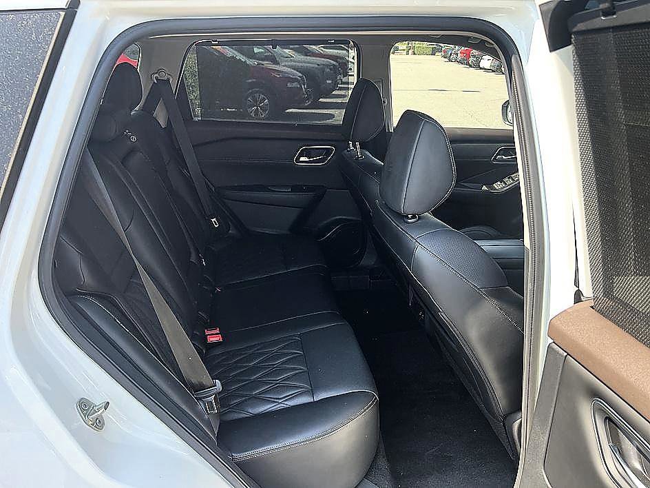 Certified 2023 Nissan Rogue Platinum w/ Platinum Premium Package image 16