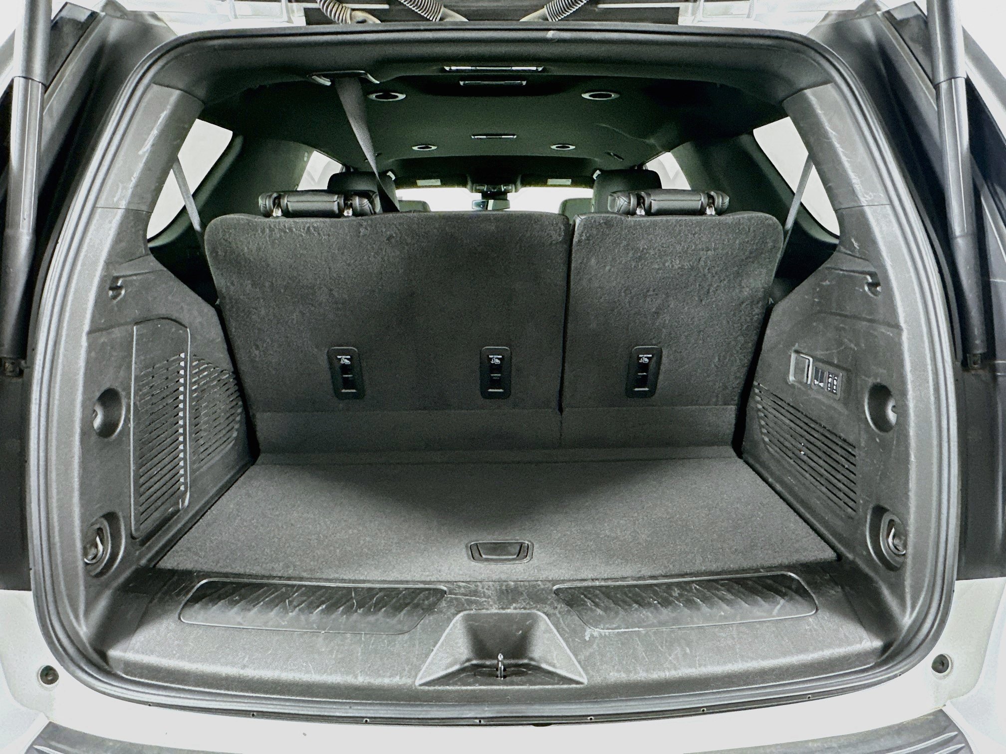 Used 2024 Chevrolet Tahoe LT w/ Luxury Package RWD image 30