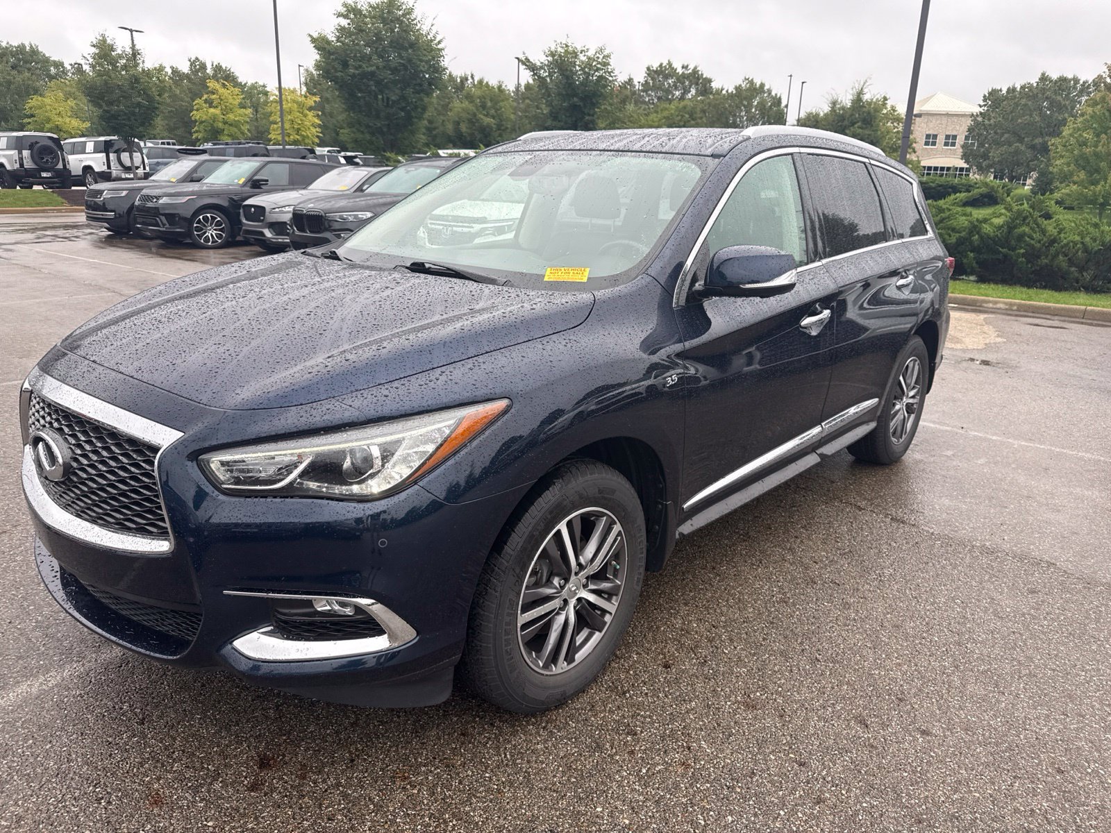 Used 2017 INFINITI QX60 Luxe w/ Premium Plus Package AWD/4WD image 1