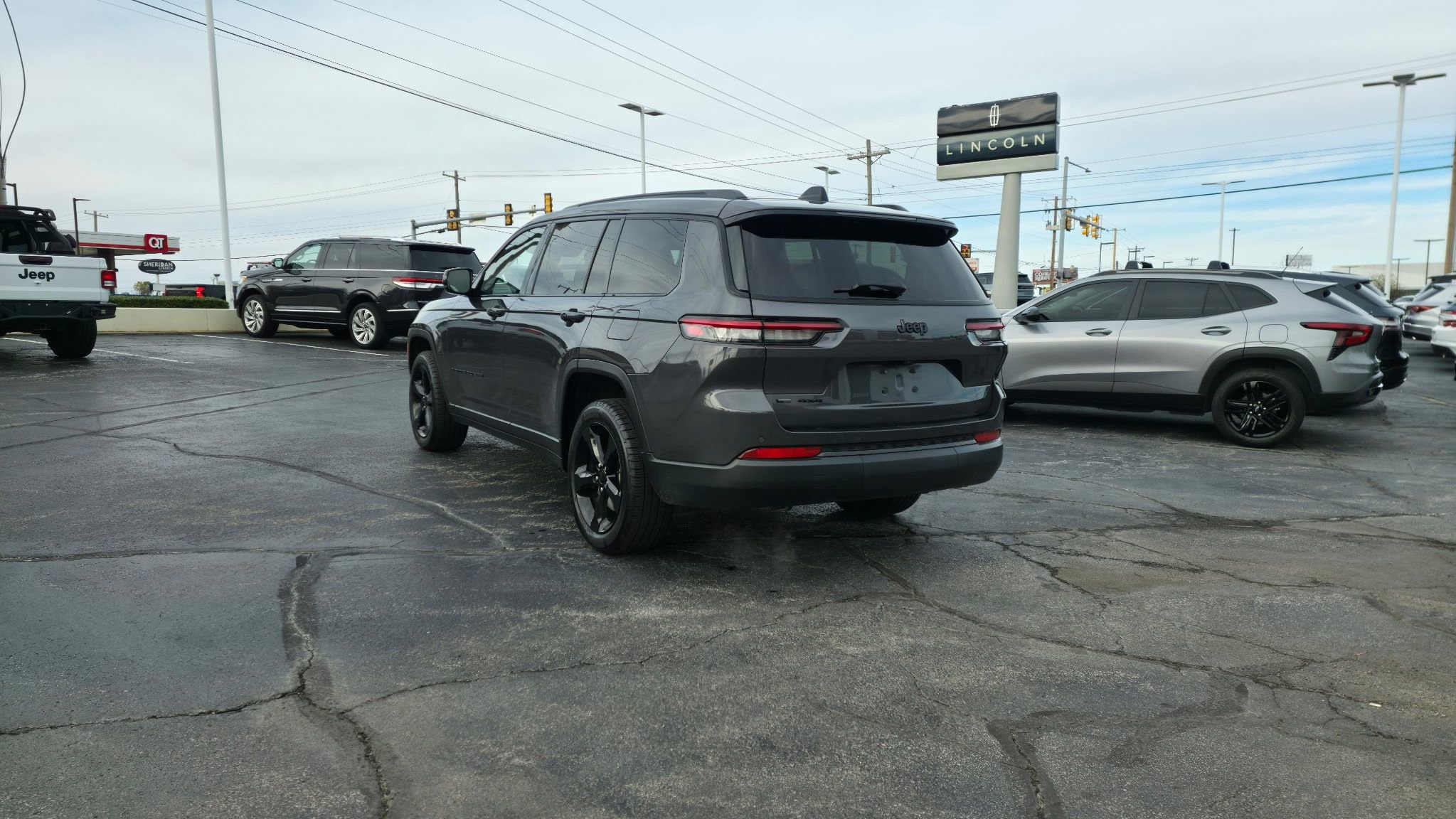 Used 2022 Jeep Grand Cherokee L Laredo image 16