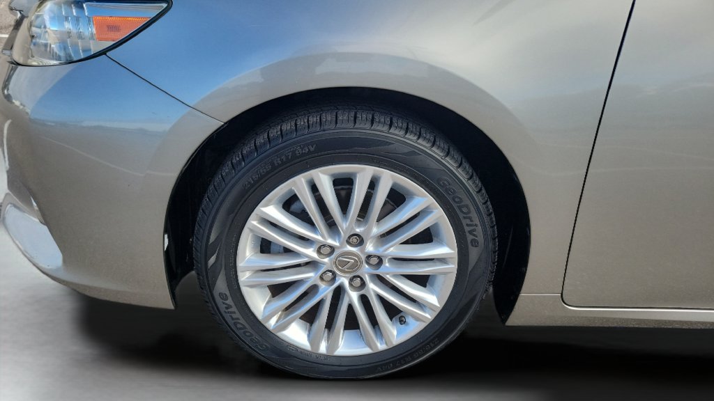 Used 2015 Lexus ES 350 w/ Luxury Package FWD image 26