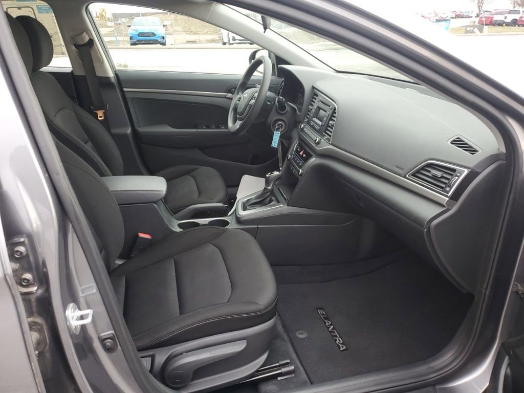 Used 2018 Hyundai Elantra SE image 30