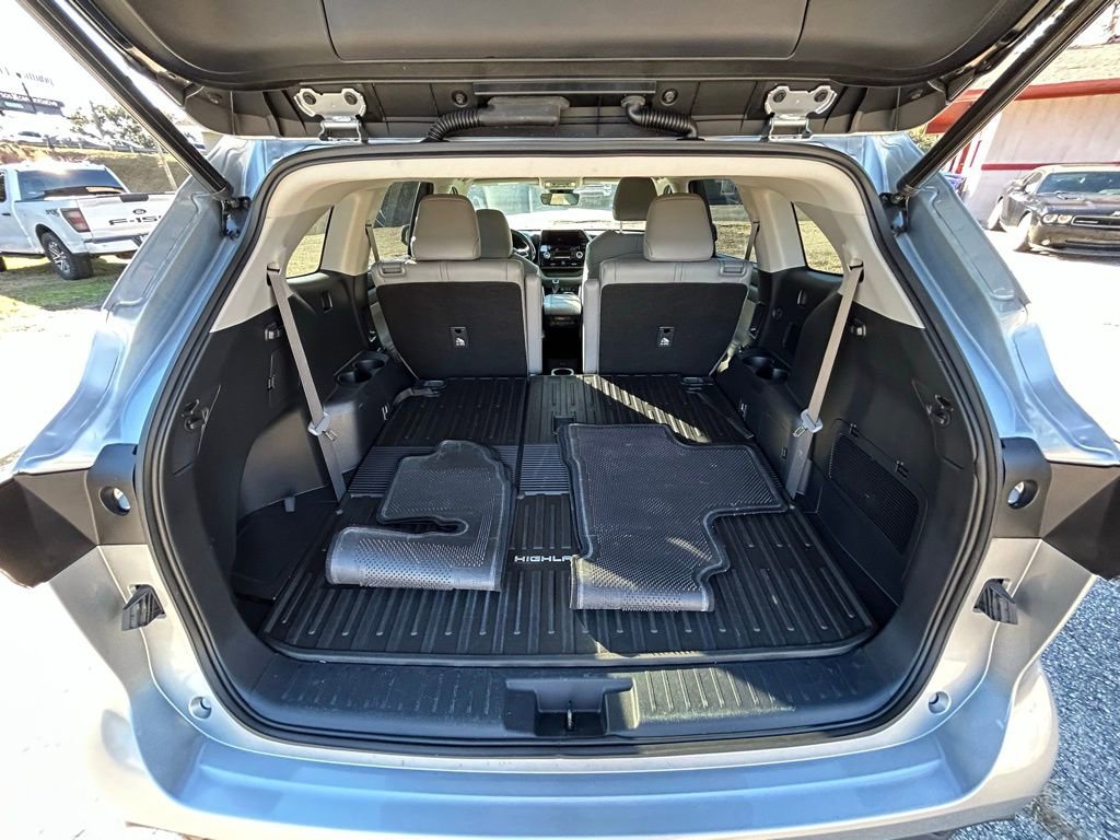 Used 2023 Toyota Highlander XLE image 8