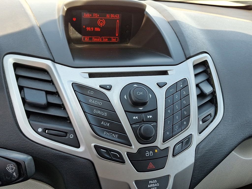 Used 2013 Ford Fiesta SE image 15