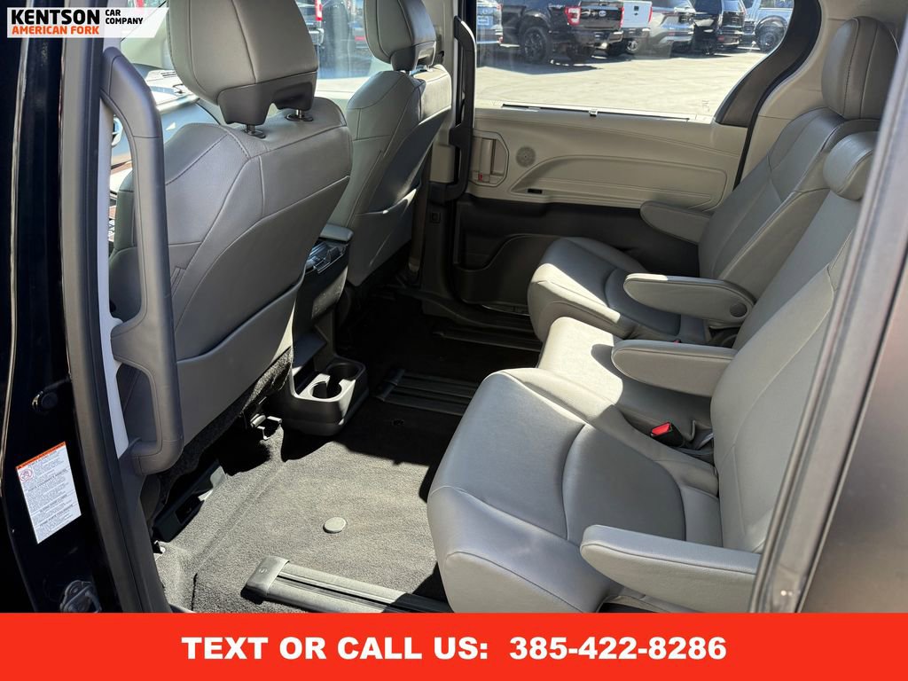 Used 2024 Toyota Sienna XLE image 35