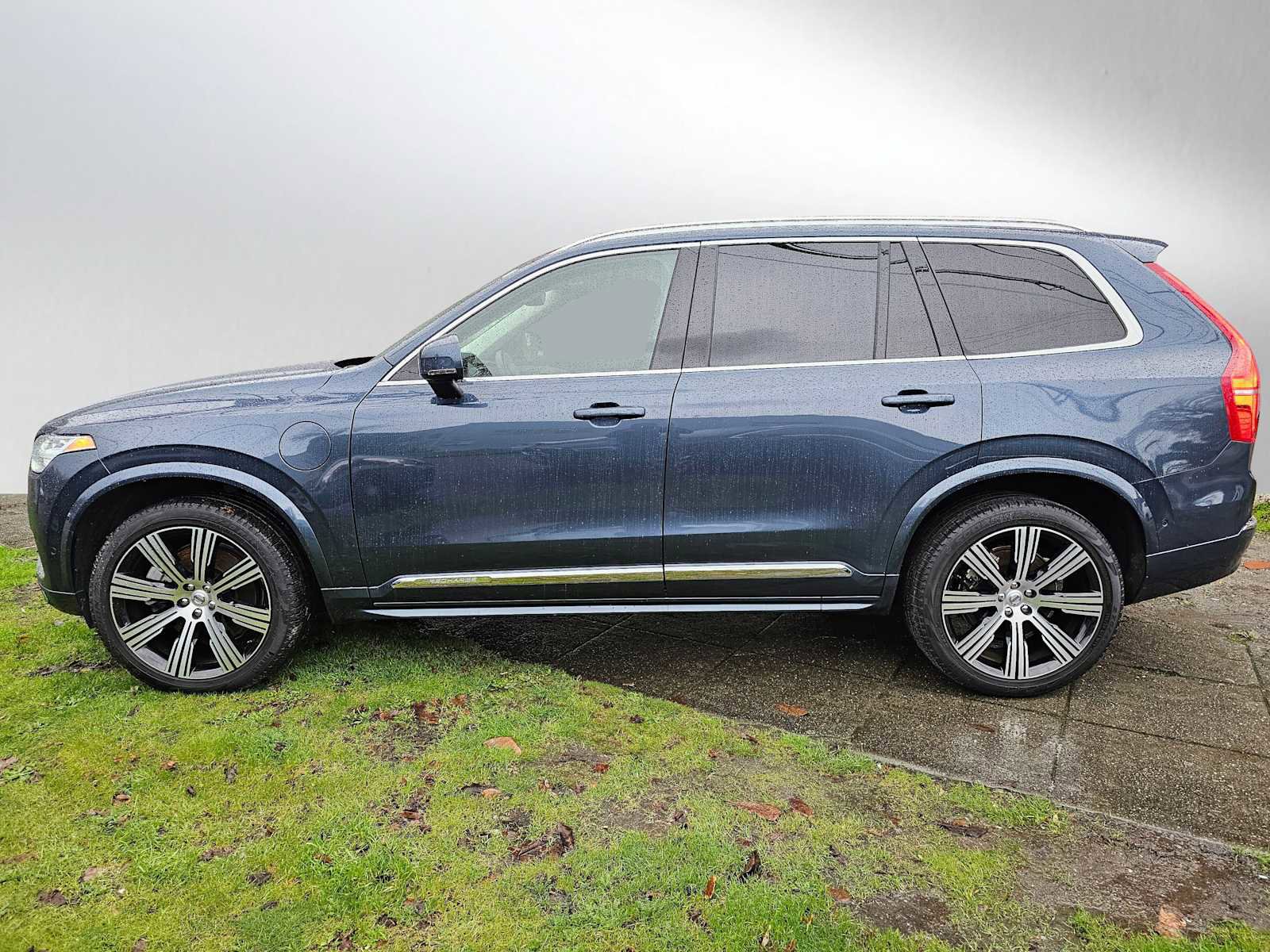 Used 2023 Volvo XC90 T8 Plus w/ Protection Package image 6