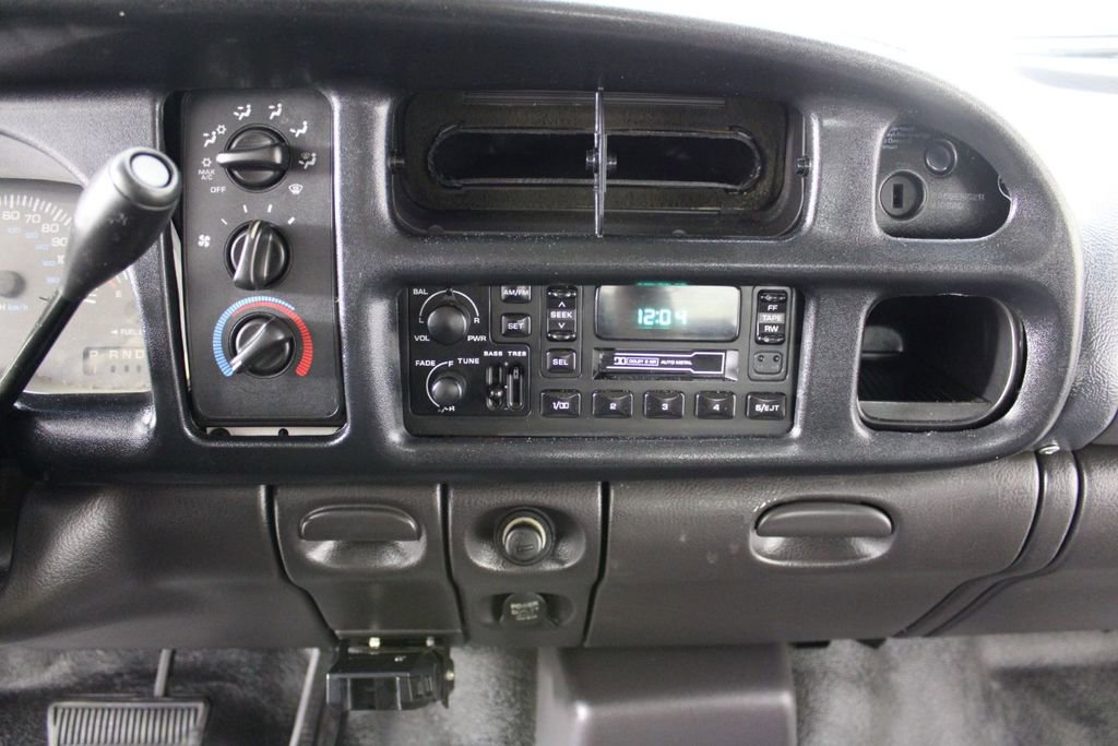Used 2001 Dodge Ram 1500 Truck ST image 14