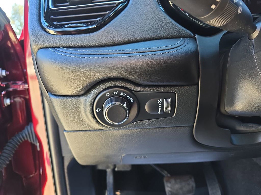 Used 2023 Dodge Durango SXT image 30