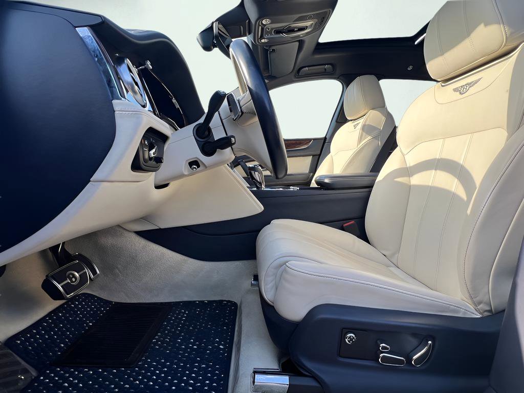 Used 2018 Bentley Bentayga AWD/4WD image 12