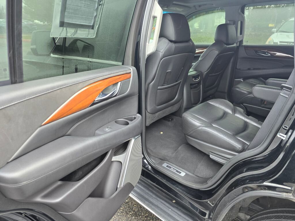 Used 2019 Cadillac Escalade Luxury image 17
