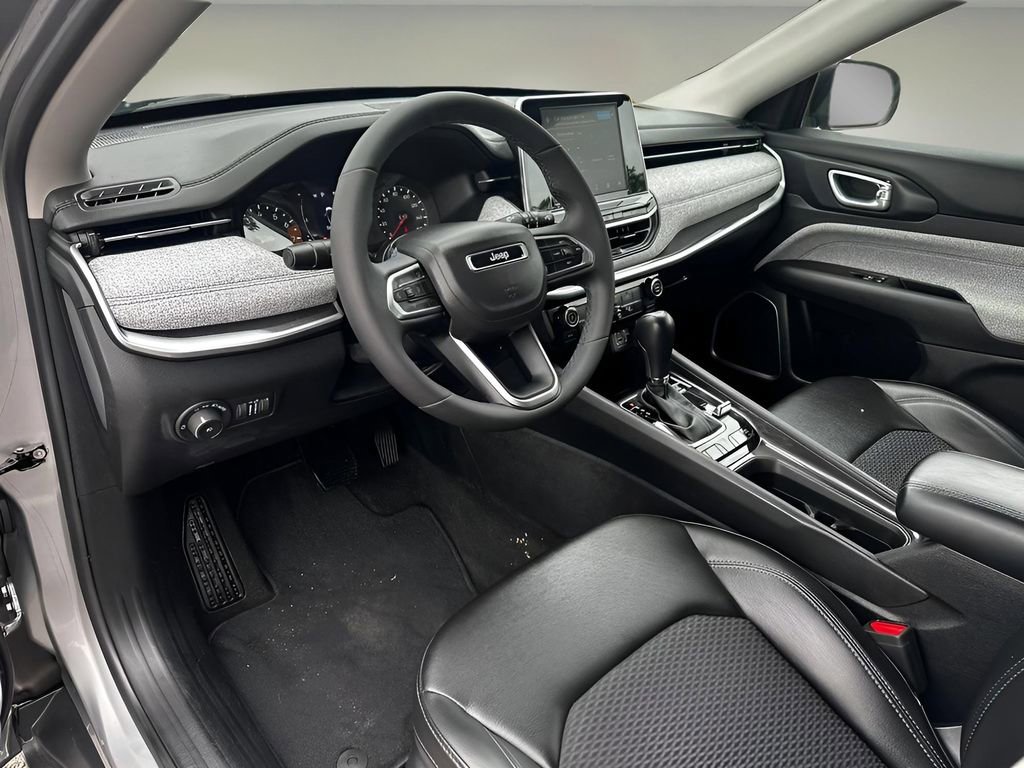 Used 2022 Jeep Compass Latitude image 9