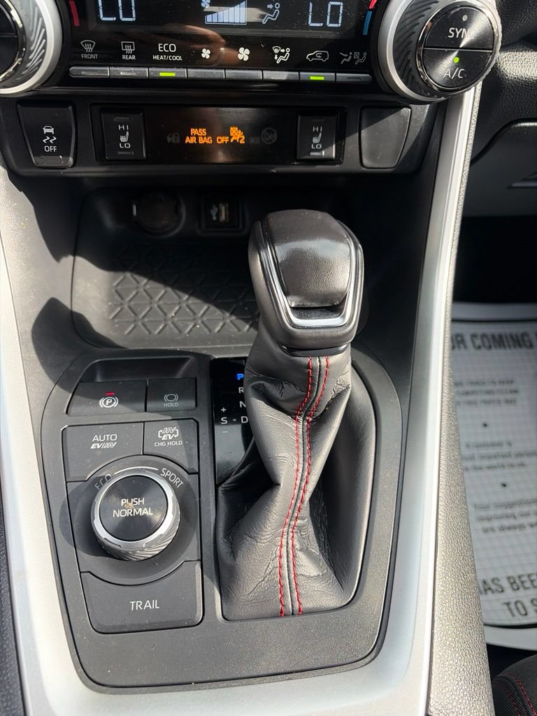 Used 2025 Toyota RAV4 SE AWD/4WD image 31